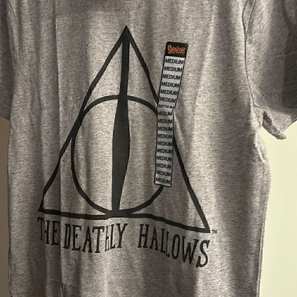 Harry Potter Deathly Hallows Shirt M Gray Graphic Tee Wizard Halloween NWT - Picture 2 of 4
